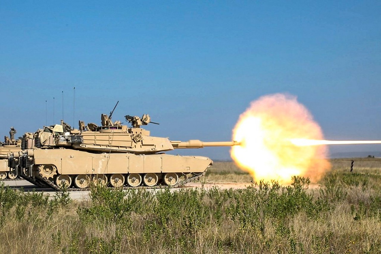 Самый тяжёлый из основных боевых танков на Земле М1А2 Abrams.
