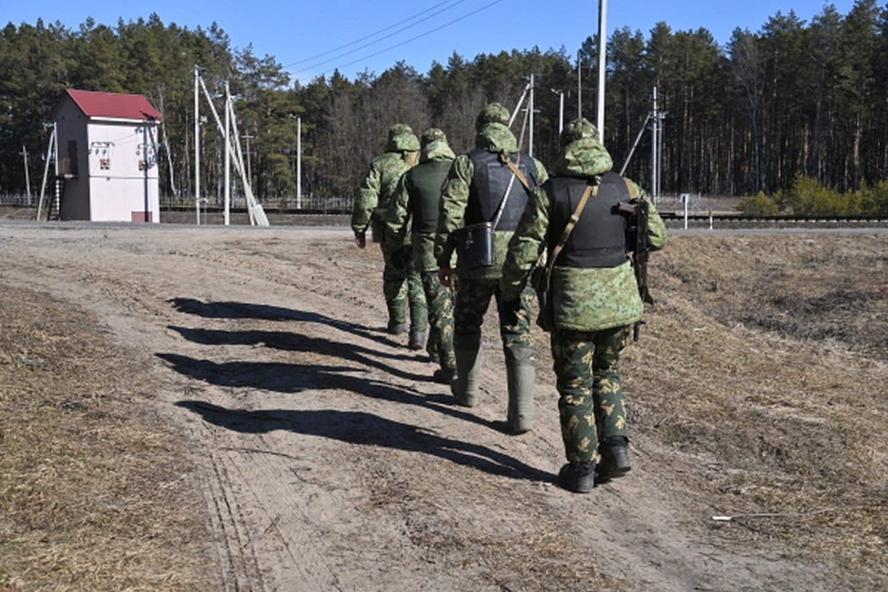Белорусские пограничники на белорусско-украинской границе в Гомельской области.