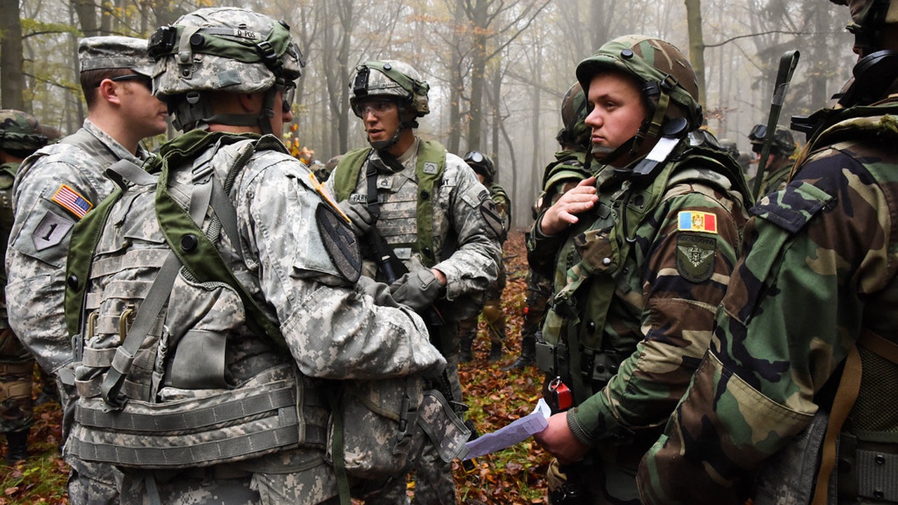 Военнослужащие армий Молдовы и США на совместных тренировках.