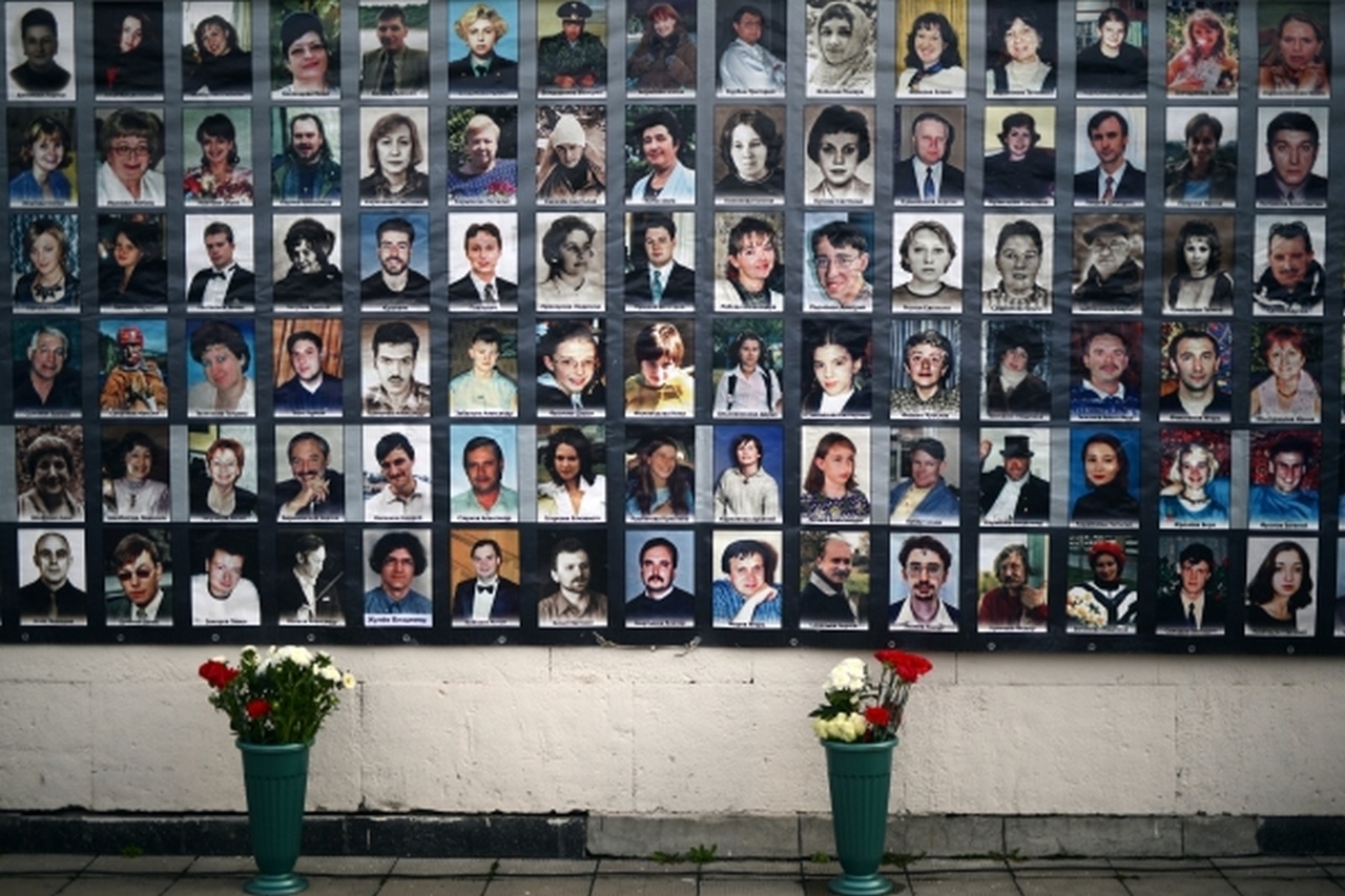 Фотографии жертв захвата террористами Театрального центра на Дубровке на мюзикле «Норд-Ост».