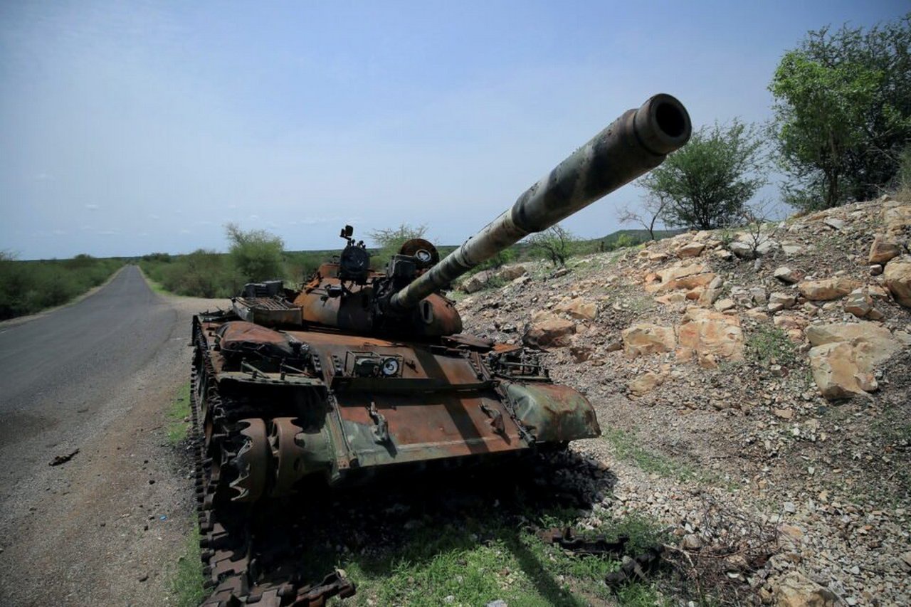 Танк советского производства, подбитый во время боёв между армией Эфиопии и повстанцами Тиграя.