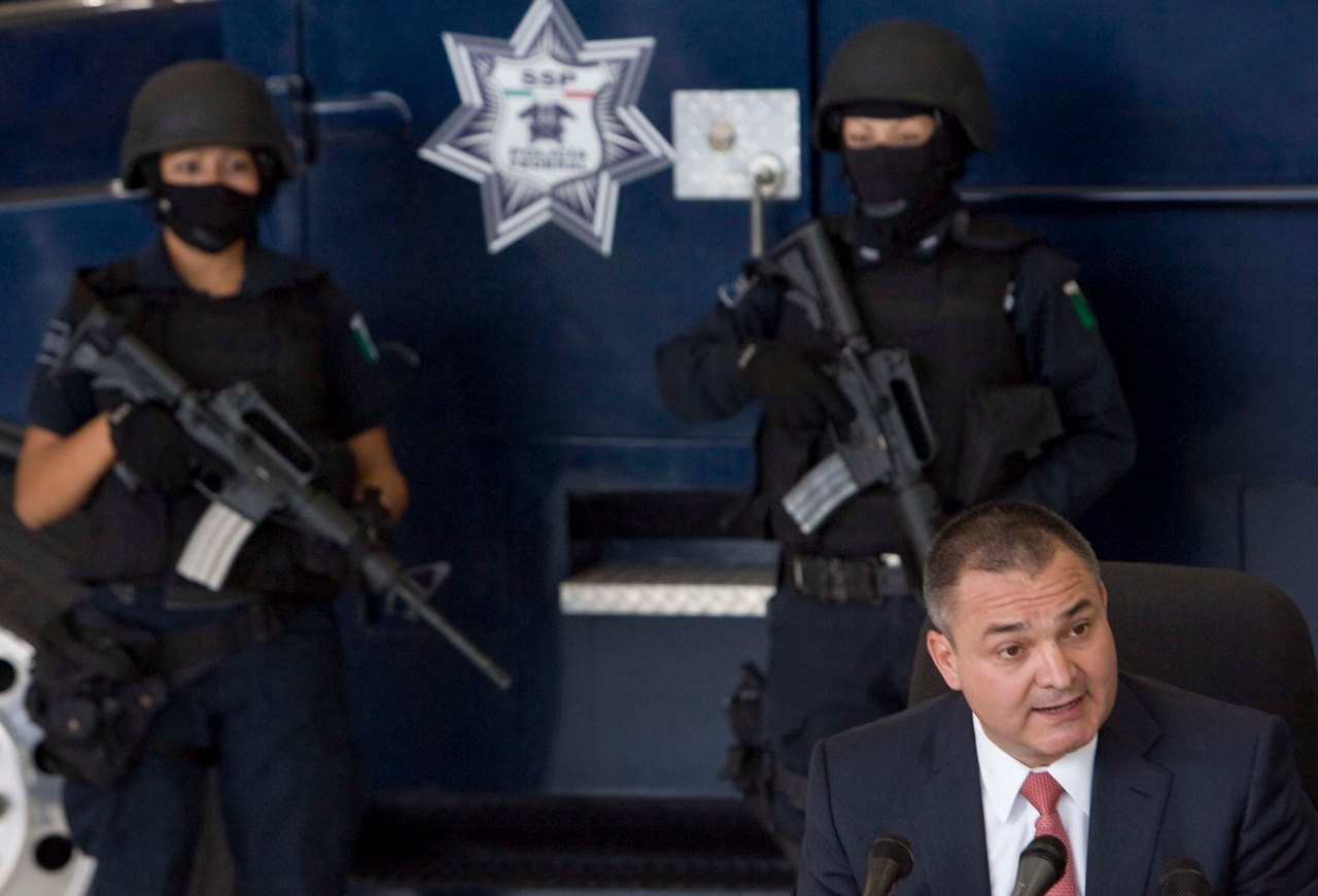 Бывший министр внутренних дел Мексики Хенаро Гарсия Луна попался на взятках от наркокартеля.