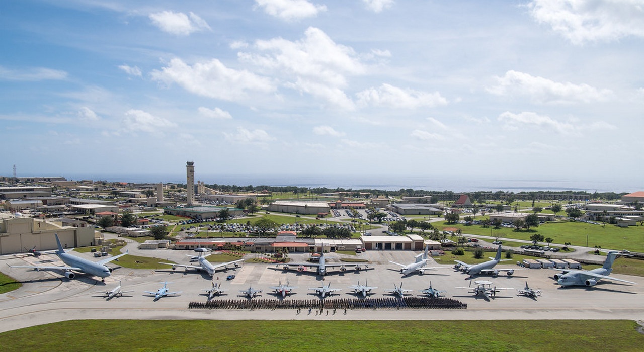 На острове Гуам расположена одна из четырёх баз стратегических бомбардировщиков ВВС США.