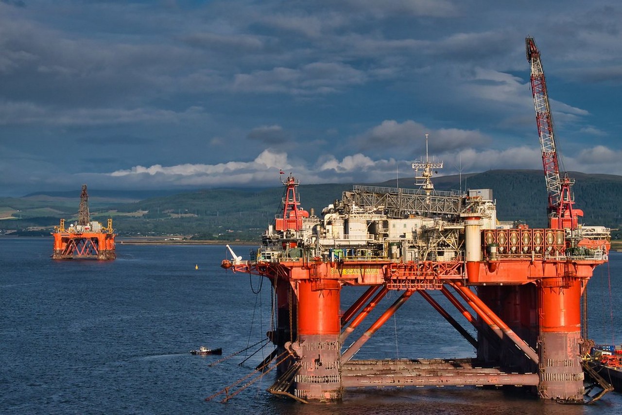 Нефтяная вышка в Северном море недалеко от Бергена, Норвегия.
