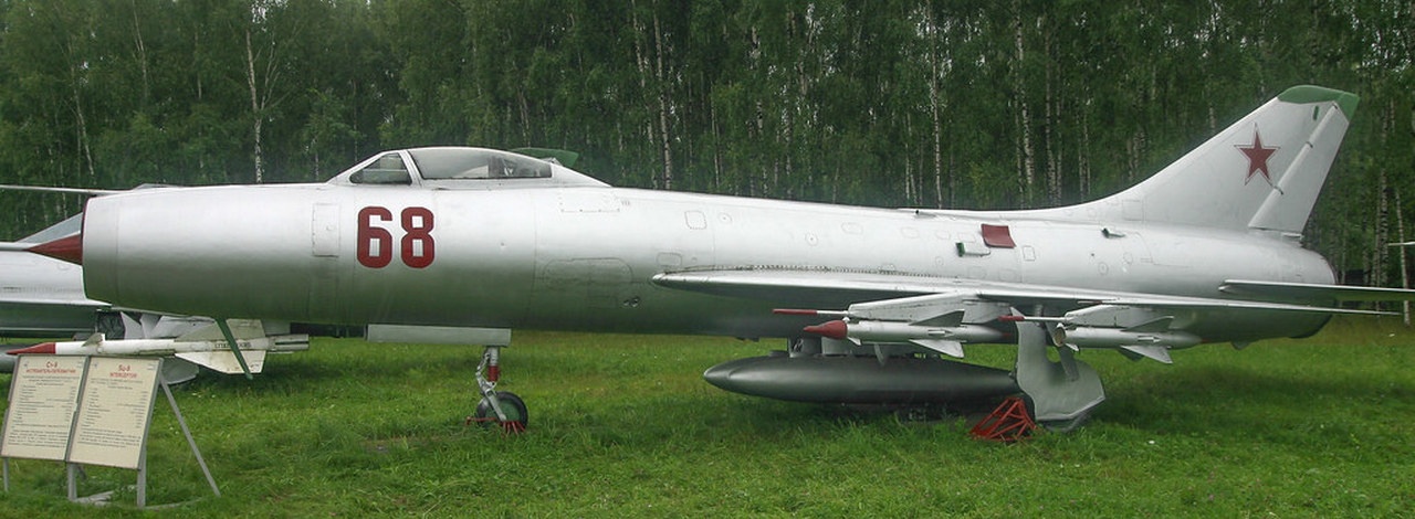 Всепогодный истребитель-перехватчик Су-9.