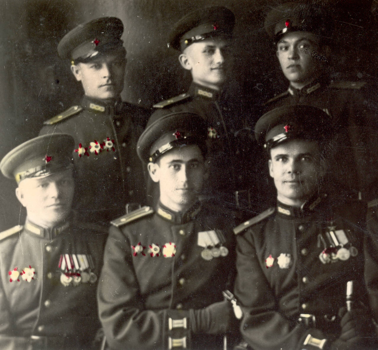 Фото на память после парада на Красной площади. 1 мая 1946 г. А. Хоменко второй слева в первом ряду.