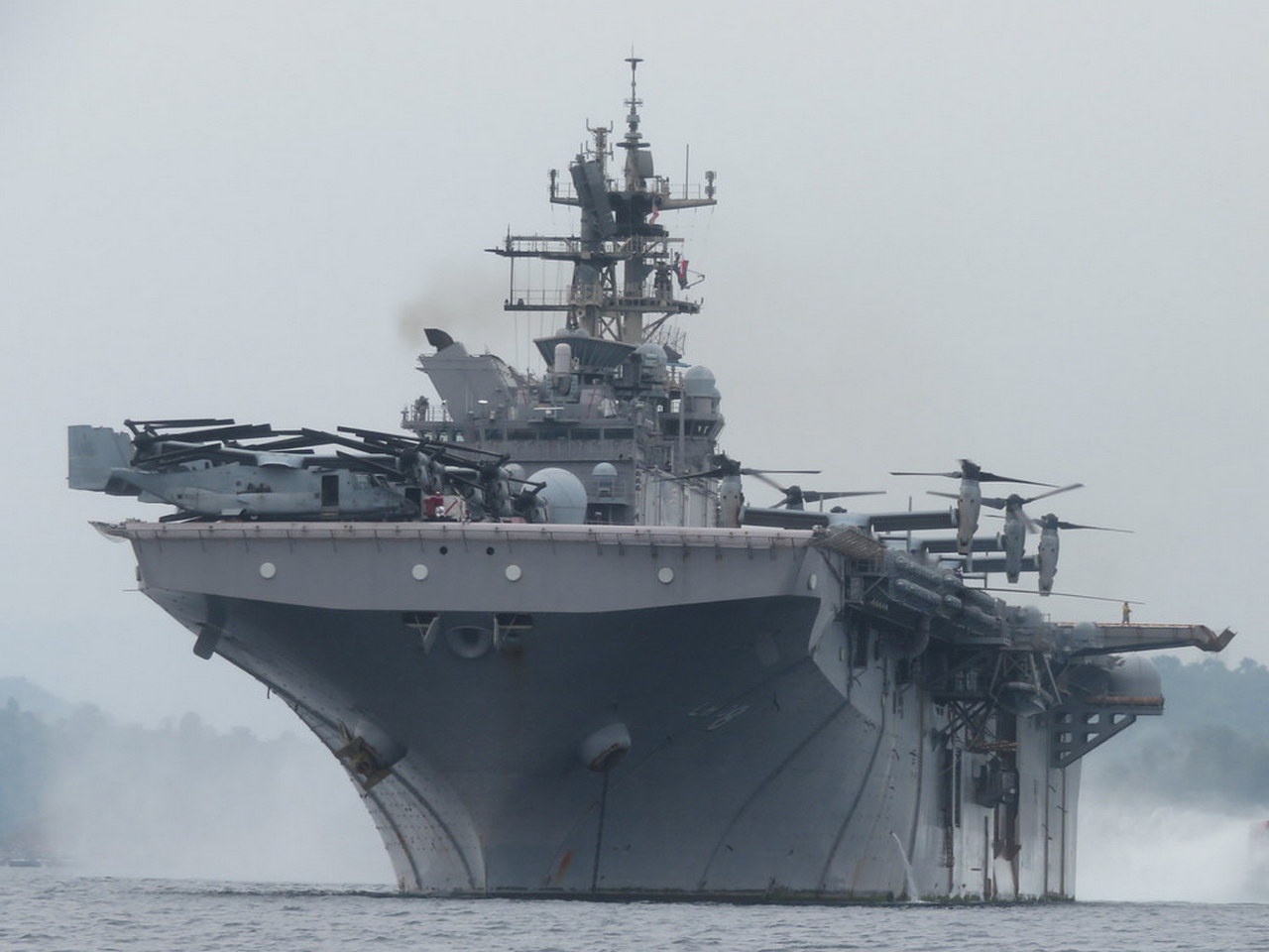 Универсальный десантный корабль США USS Makin Island (LHD 8) участвовал в учениях Balikatan 2023, 12 апреля 2023 г.