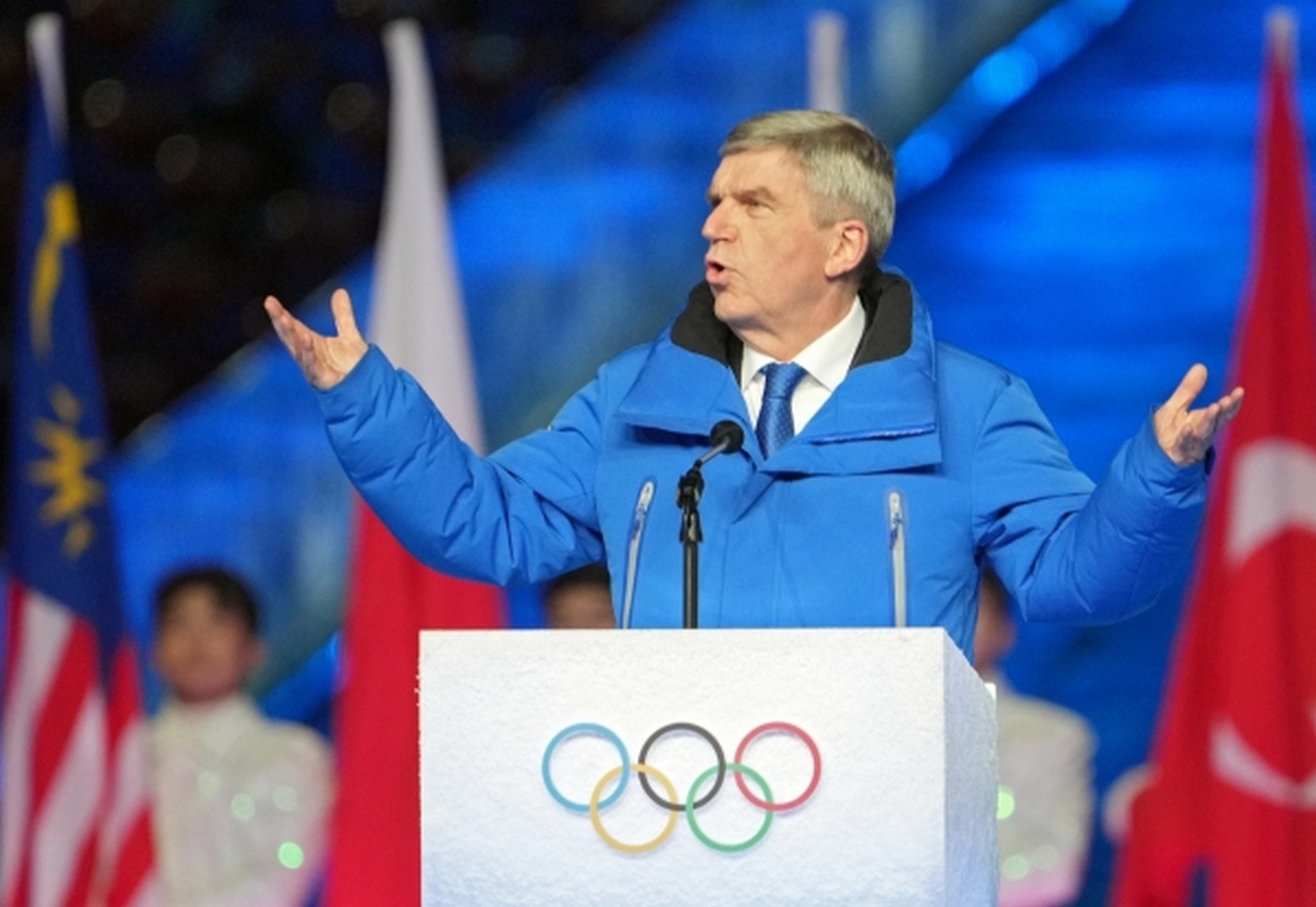 Томас Бах считает, что спорт должен объединять людей, поэтому... «неправильные» россияне не будут допущены до Олимпиады.