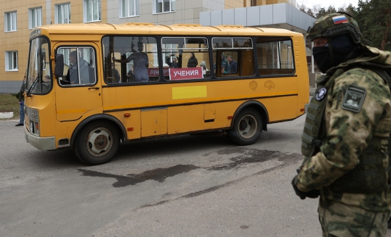 Командно-штабные комплексные учения, на которых были отработаны варианты применения общественного транспорта в случае чрезвычайной ситуации в Белгородской области.