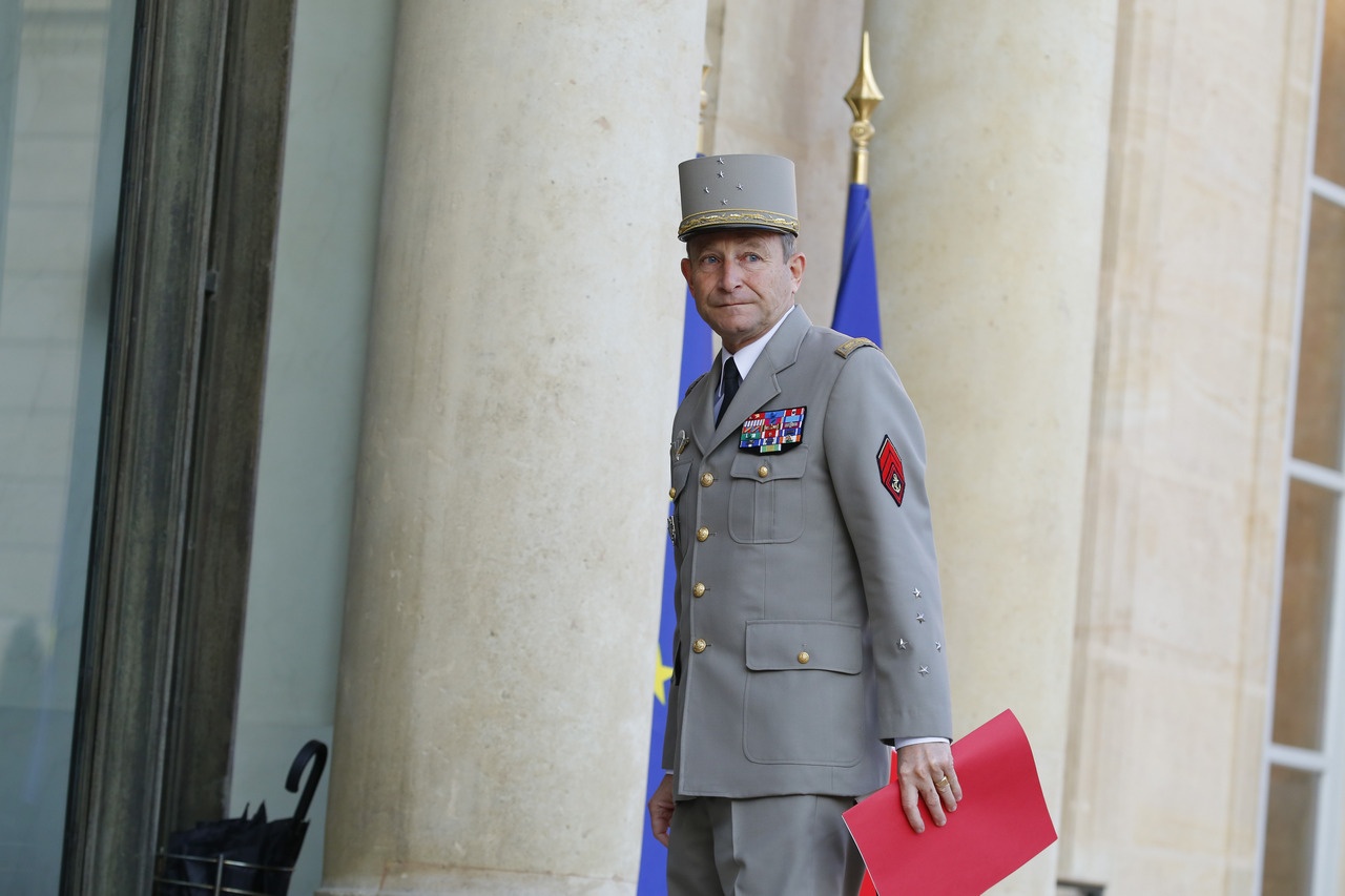 Бывший начальник штаба французской армии генерал Пьер де Вилье со своим антиамериканским настроем мог бы стать главой страны.