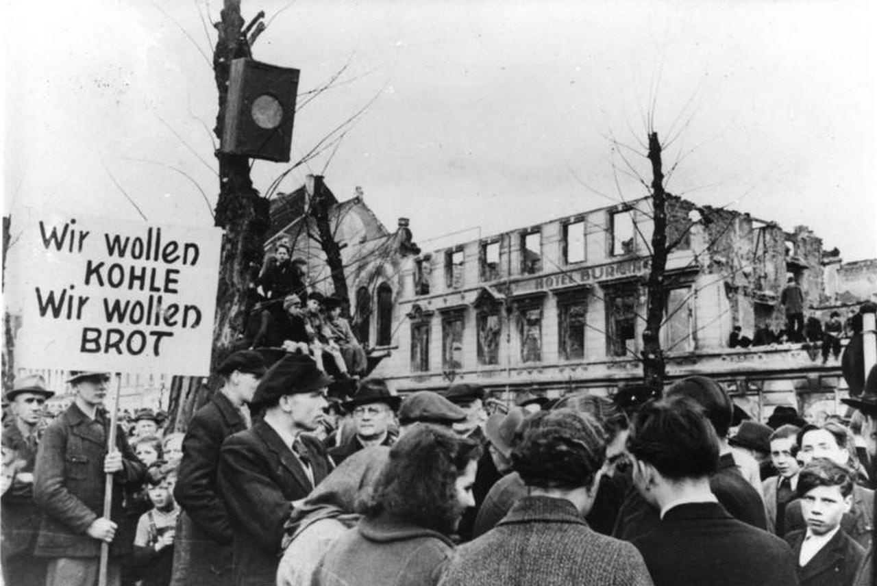 Многотысячные протесты в Западной Германии против бедственного положения с продовольствием подтолкнули США к помощи послевоенной Европе, 31 марта 1947 г.