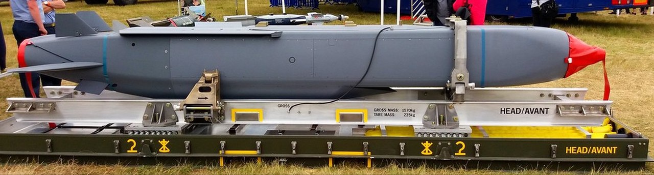Крылатая ракета Storm Shadow с 450-килограммовым осколочно-фугасным зарядом.