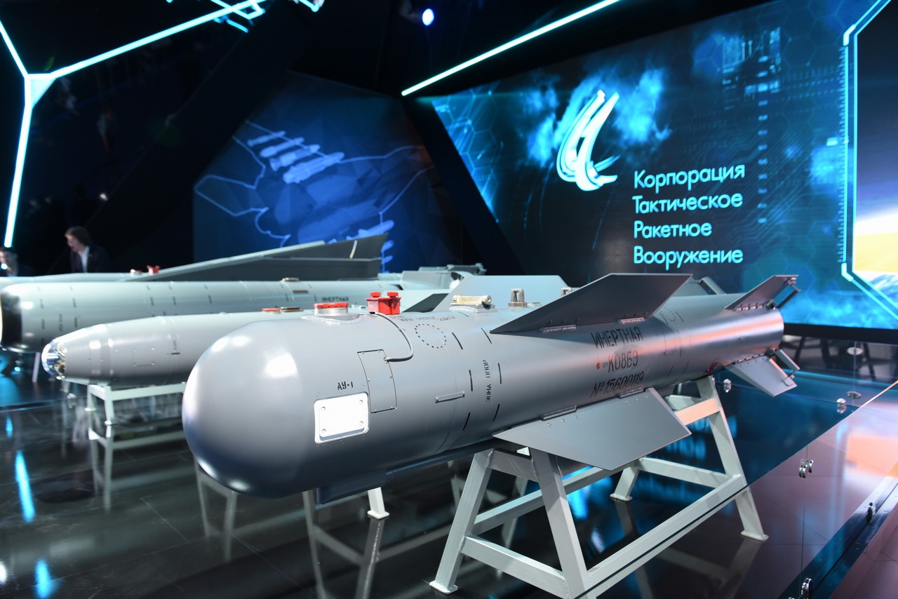 Корректируемая авиационная бомба с инерциально-спутниковой системой наведения и фугасной боевой частью К08БЭ.