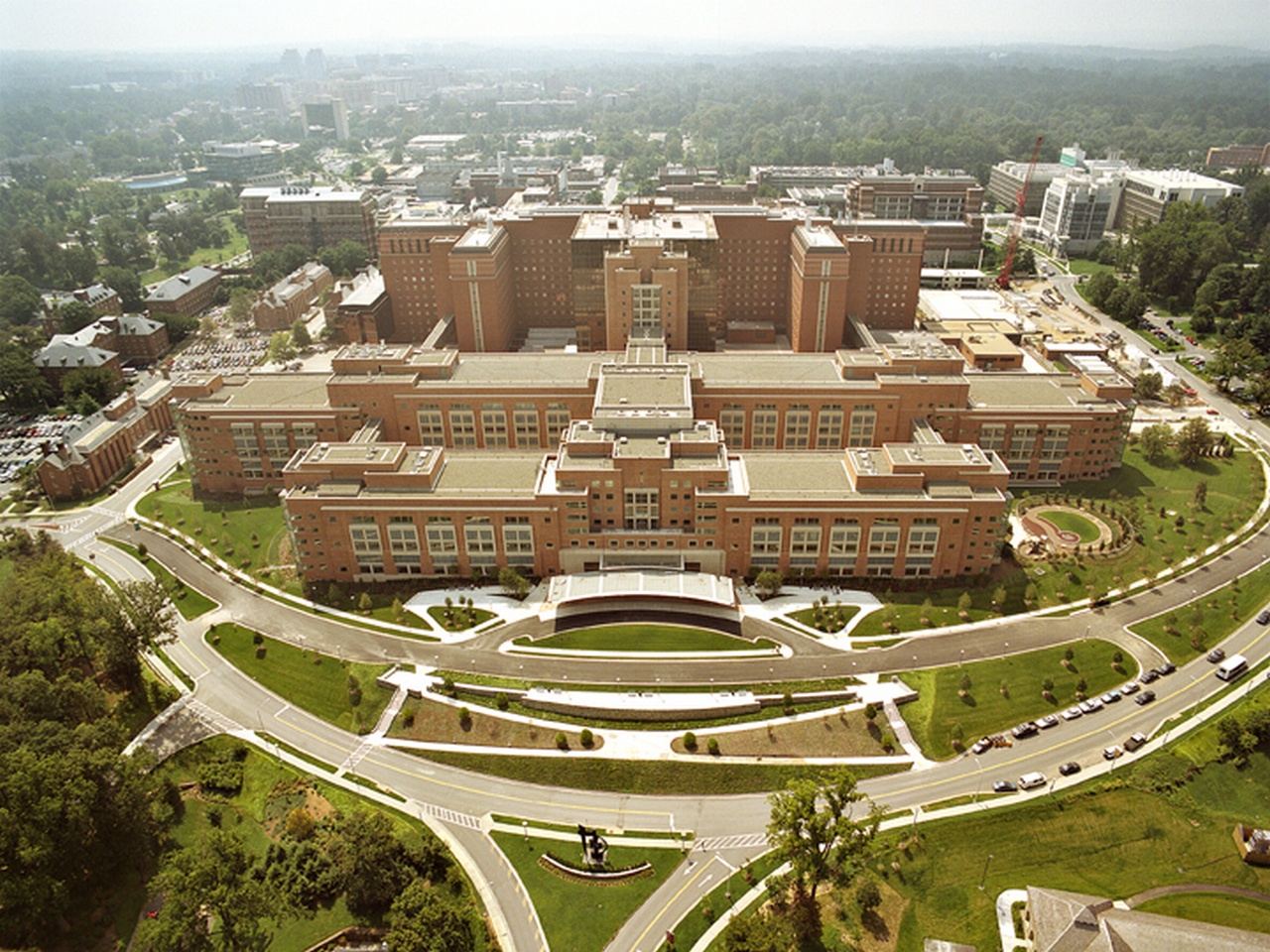 Национальный институт здоровья в Бетесде, куда структурно входит Национальный центр биотехнологической информации США.