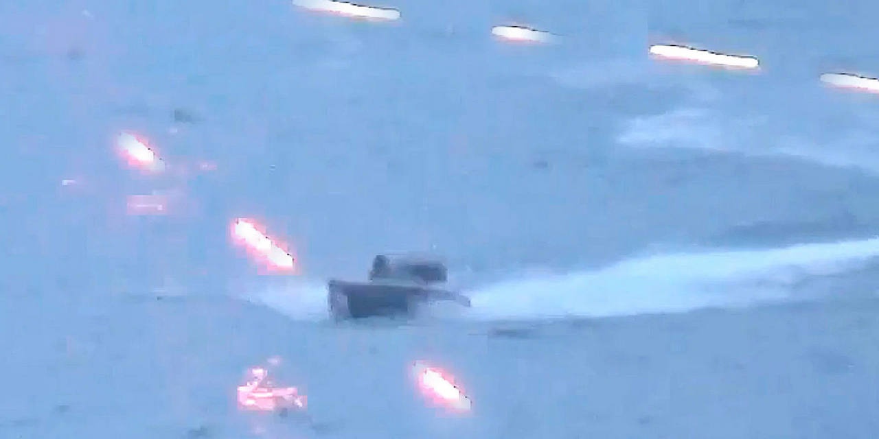 Атака украинских морских беспилотников на российский корабль «Иван Хурс».