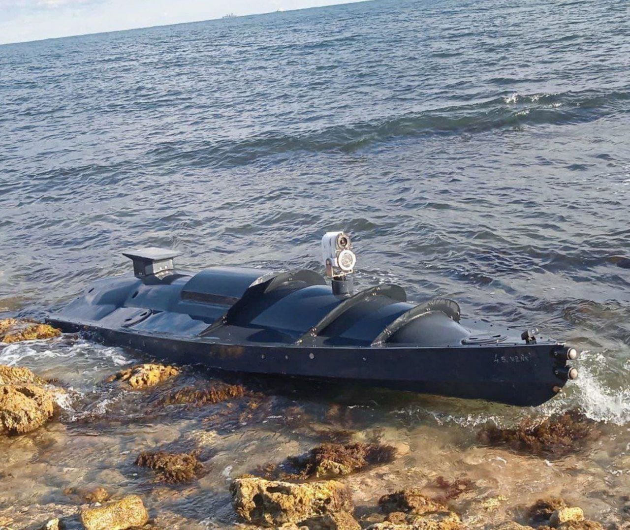 Морской дрон, который пытался прорваться в бухту Севастополя.
