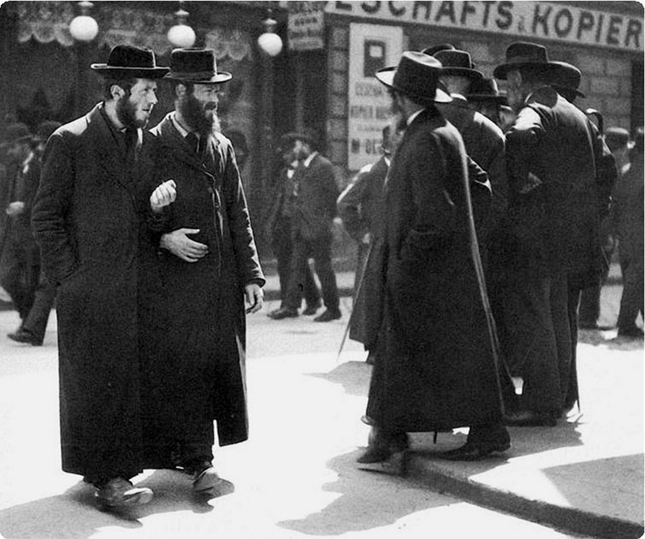 Ортодоксальные евреи из Галиции в Вене, 1915 г.