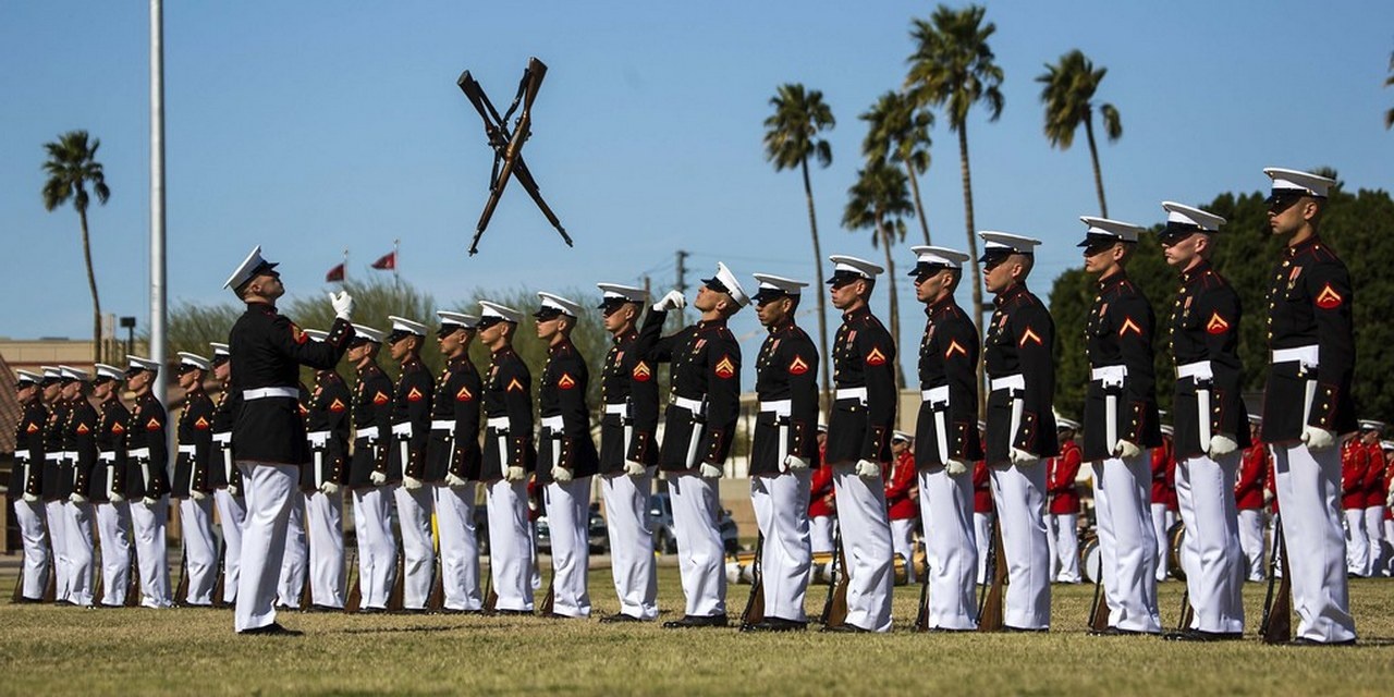 Корпус морской пехоты США насчитывает около 180 тысяч человек.