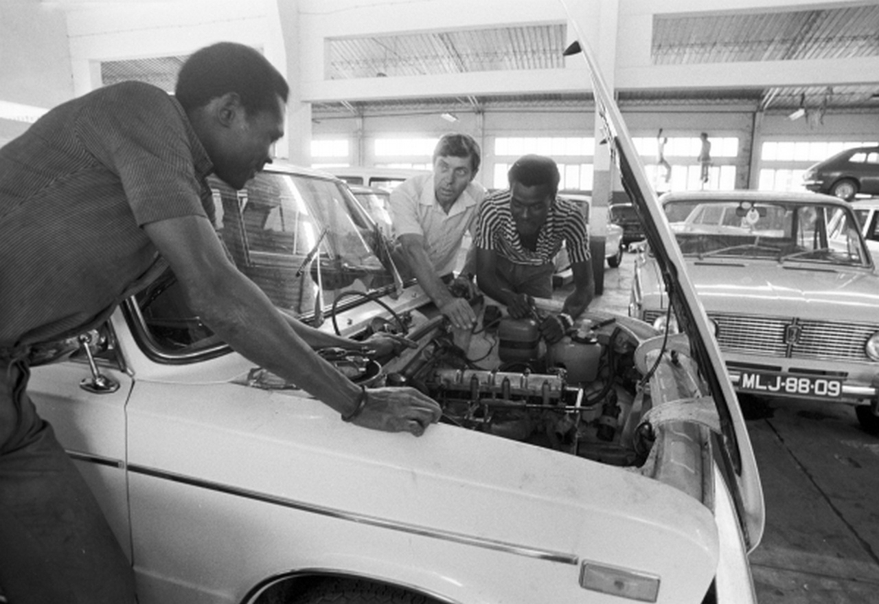 Центр технического обслуживания автомобилей «Лада» и «Нива» в Народной Республике Мозамбик, 1984 г.