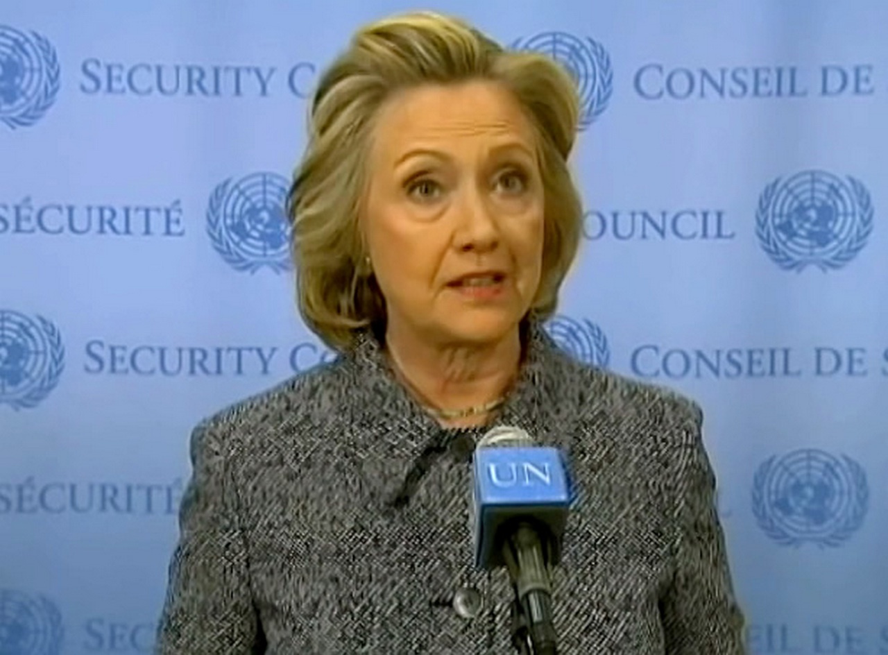 Хиллари Клинтон на пресс-конференции 10 марта 2015 г. даёт объяснения по поводу использования личной электронной почты во время пребывания на посту госсекретаря США.