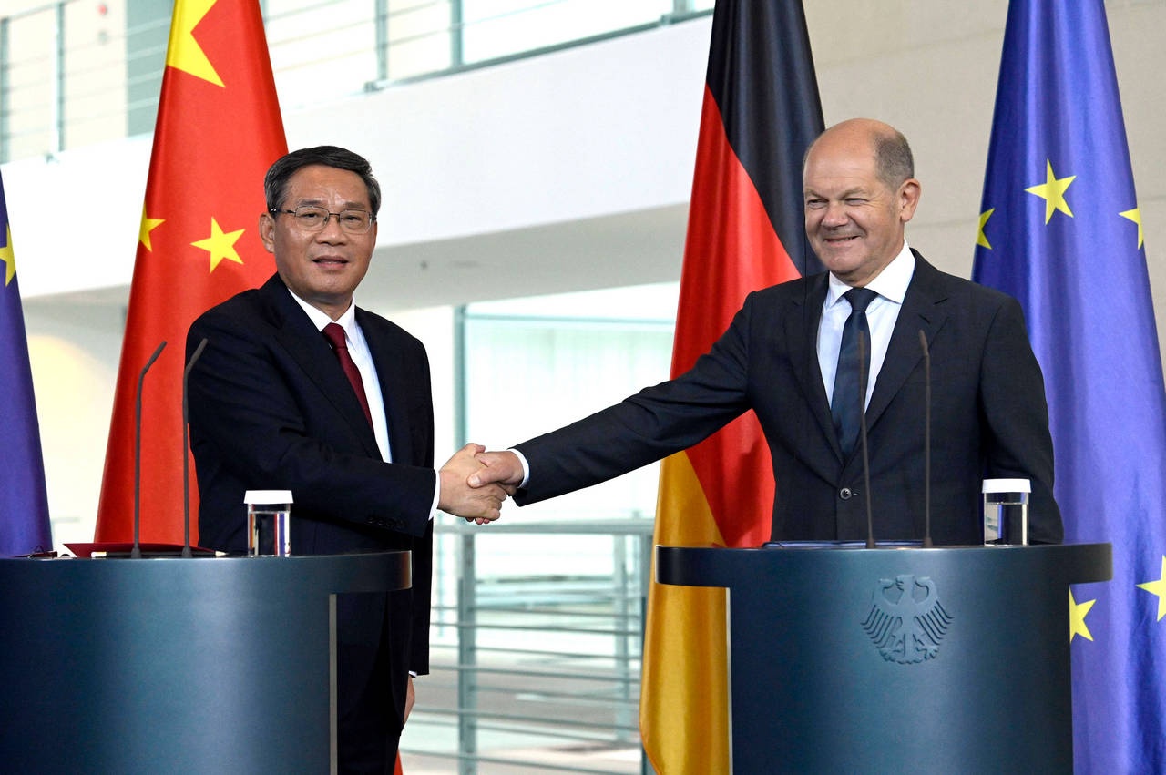 Премьер Государственного совета КНР Ли Цян и канцлер Олаф Шольц после германо-китайских правительственных консультаций «Совместные действия в области устойчивого развития», 20 июня 2023 г.