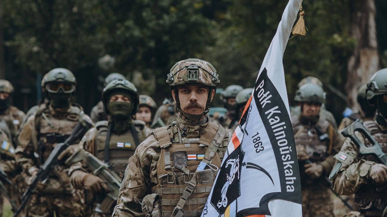 В способность воюющего на стороне Киева полка Кастуся Калиновского сменить власть в Белоруссии не верится.