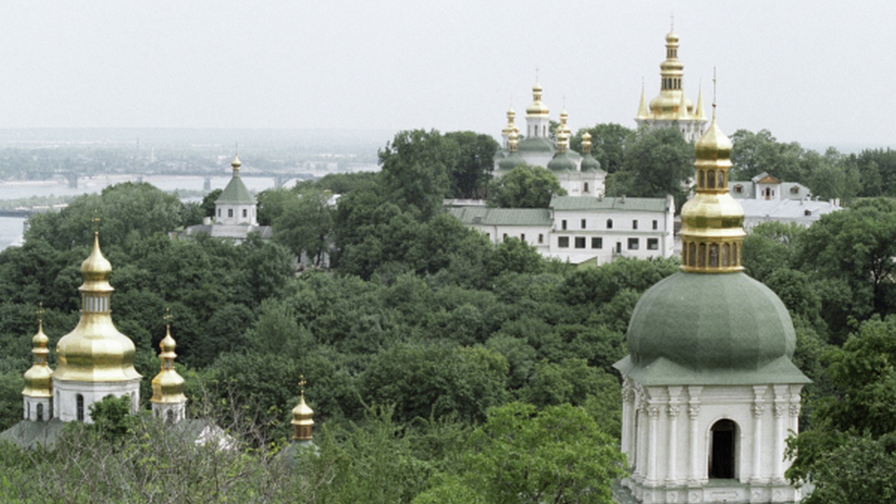 Киевский режим выносит вон всех святых из Киево-Печерской лавры