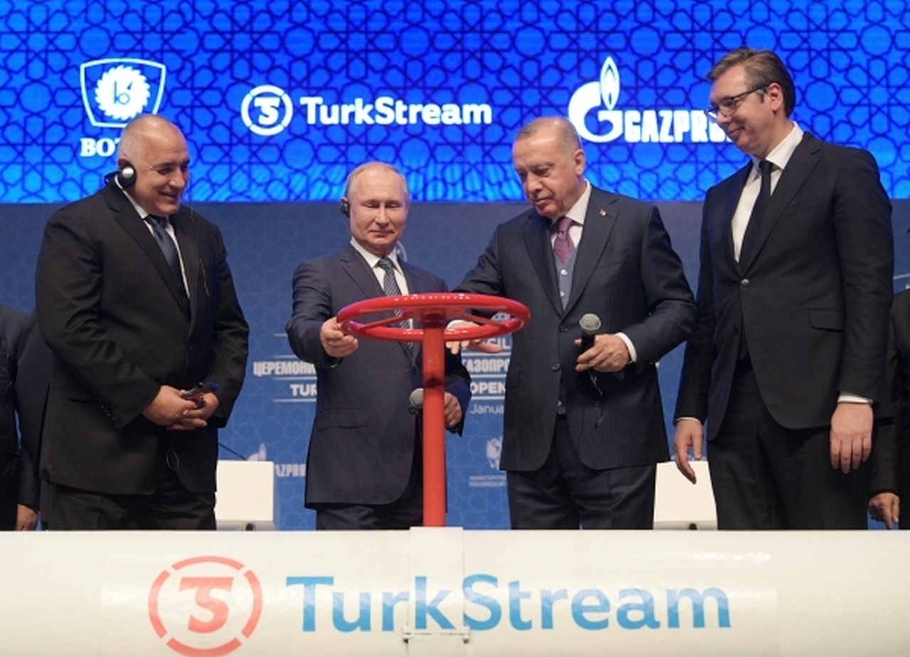 Президенты России, Турции и Сербии на церемонии официального открытия газопровода «Турецкий поток» в Стамбуле, 8 января 2020 г.