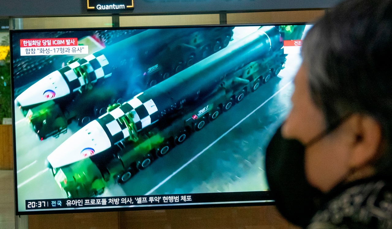 Межконтинентальная баллистическая ракета «Хвасон-18» была продемонстрирована на военном параде.