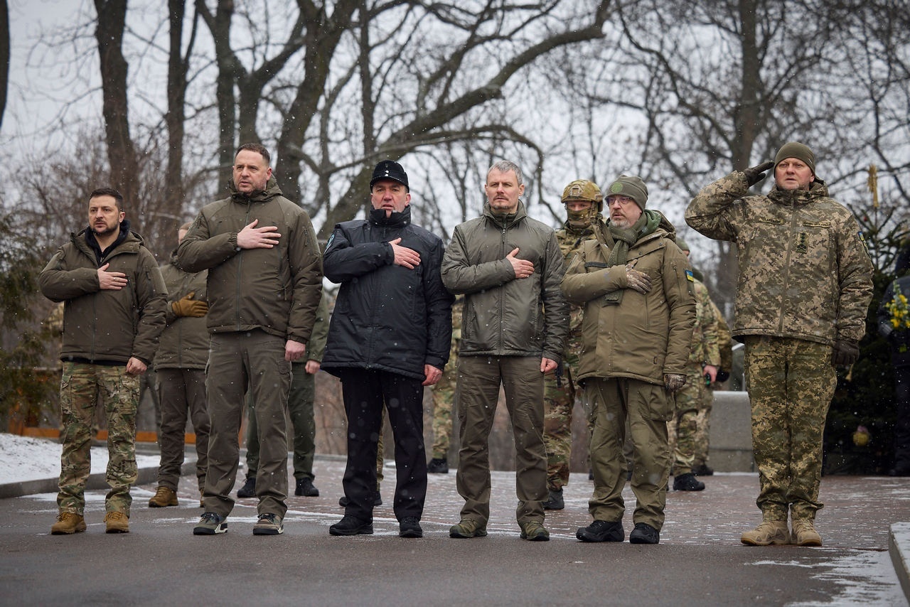 Даже если поменять одного «зелёного человечка» (или «чёрного») на другого, политика Киева не изменится.