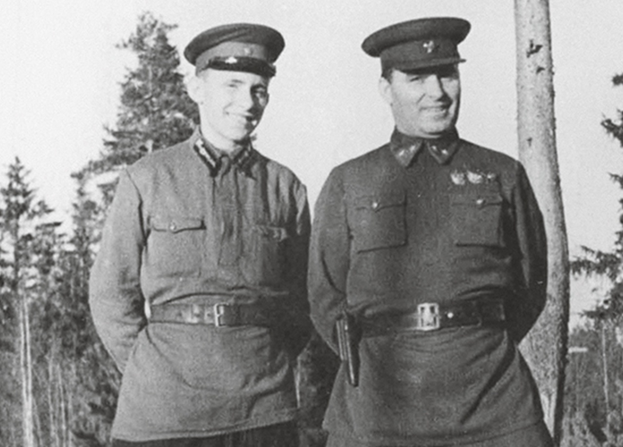Кузьма Деревянко вместе с сыном Виталием, 3 мая 1942 г.