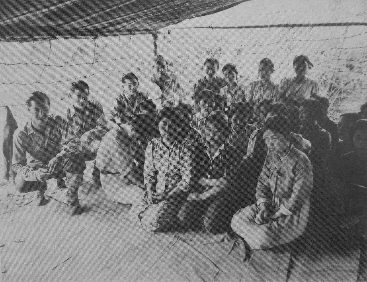 Кореянки, освобождённые американскими войсками из японского военного борделя в Бирме.