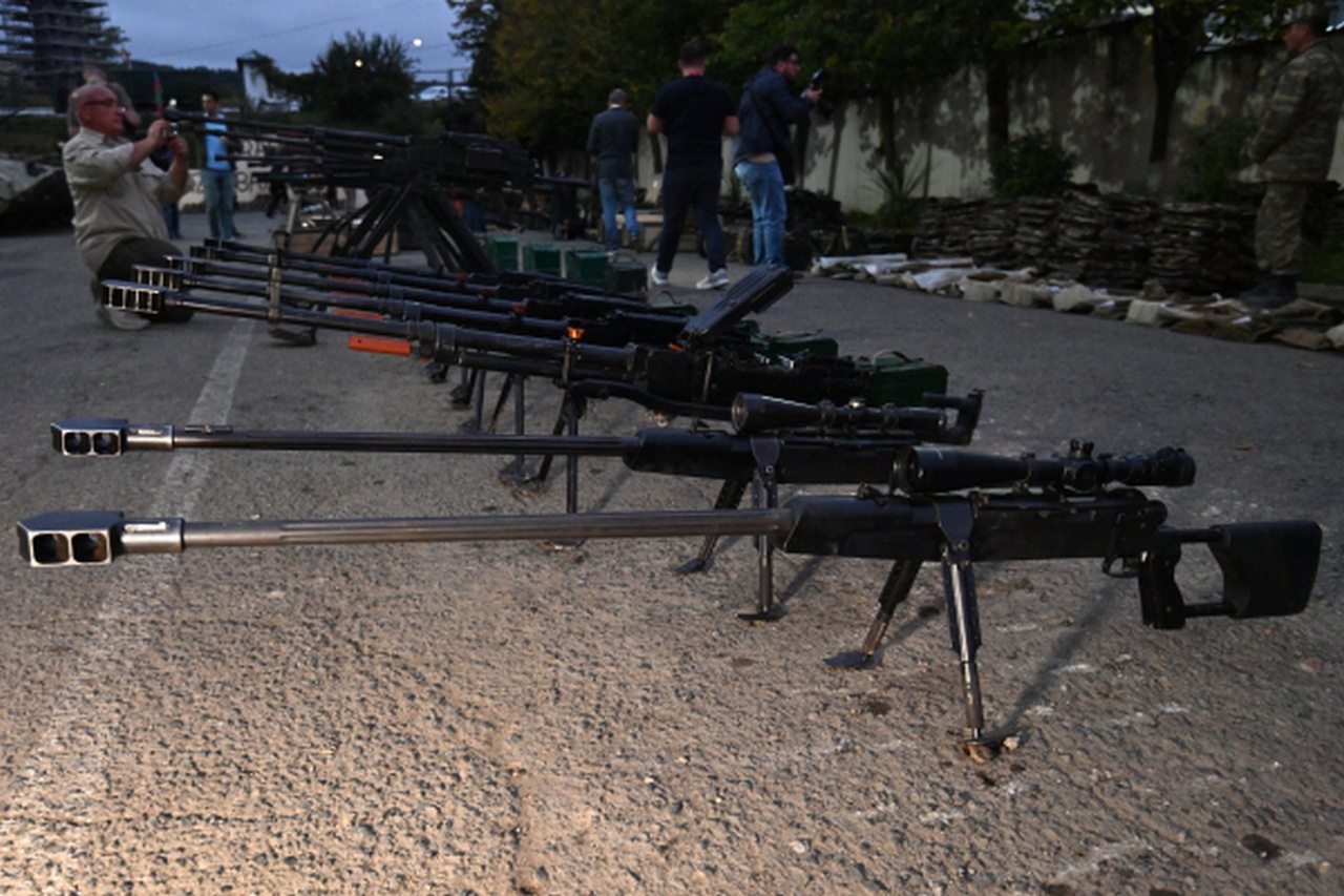 Оружие и снаряжение, сданные армией НКР азербайджанской стороне.