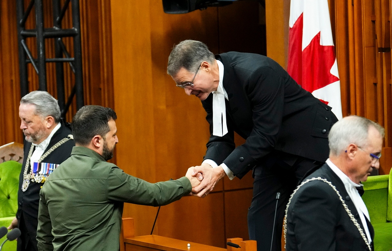 Зеленский отправил спикера канадского парламента в отставку.