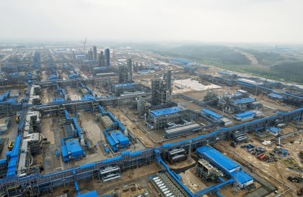 Амурский ГПЗ перерабатывает многокомпонентный газ, поступающий по газопроводу «Сила Сибири».