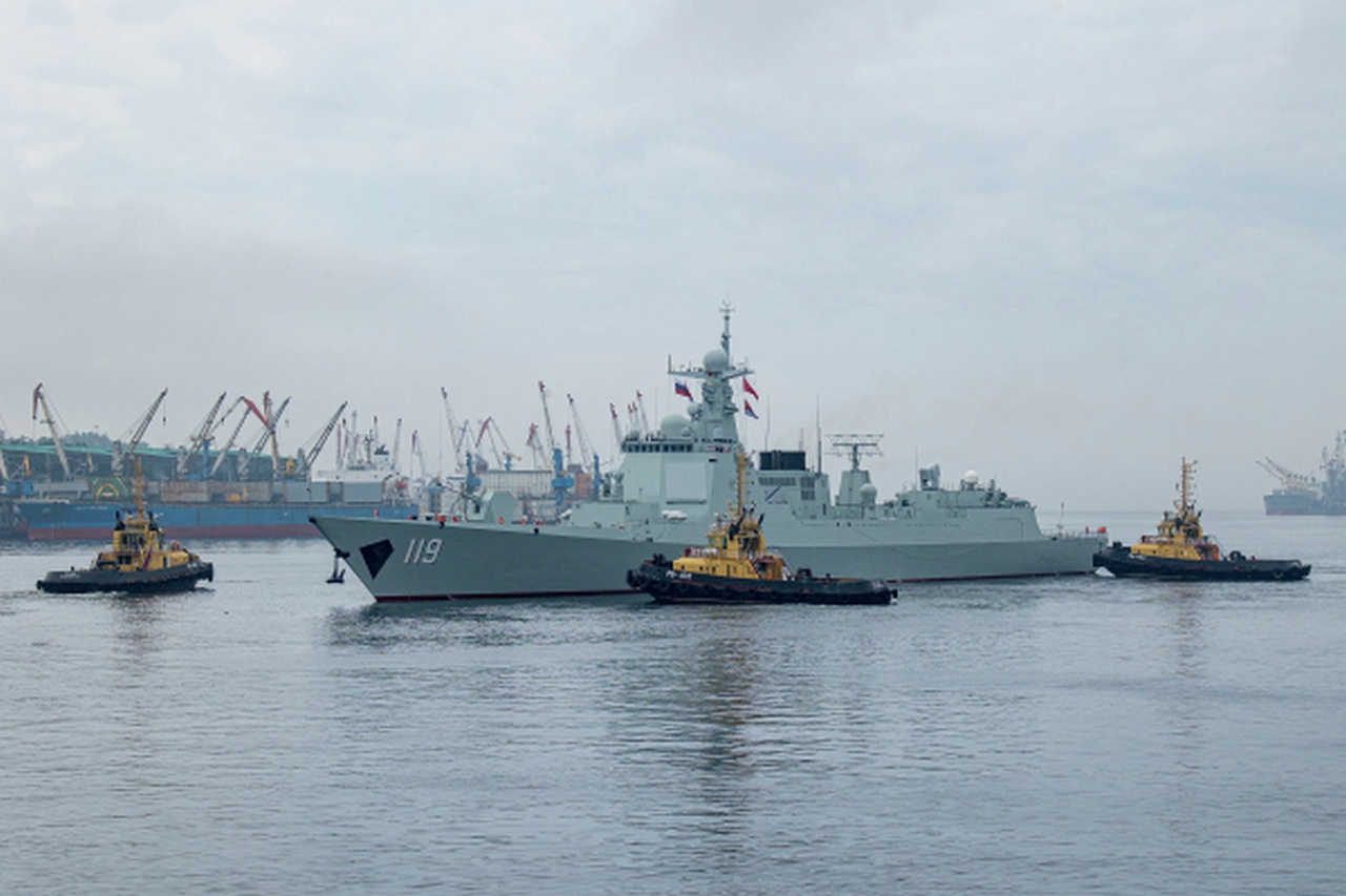 Корабль ВМС НОАК в порту Владивостока после совместных российско-китайских учений «Север. Взаимодействие-2023» в Японском море, 24 июля 2023 г.