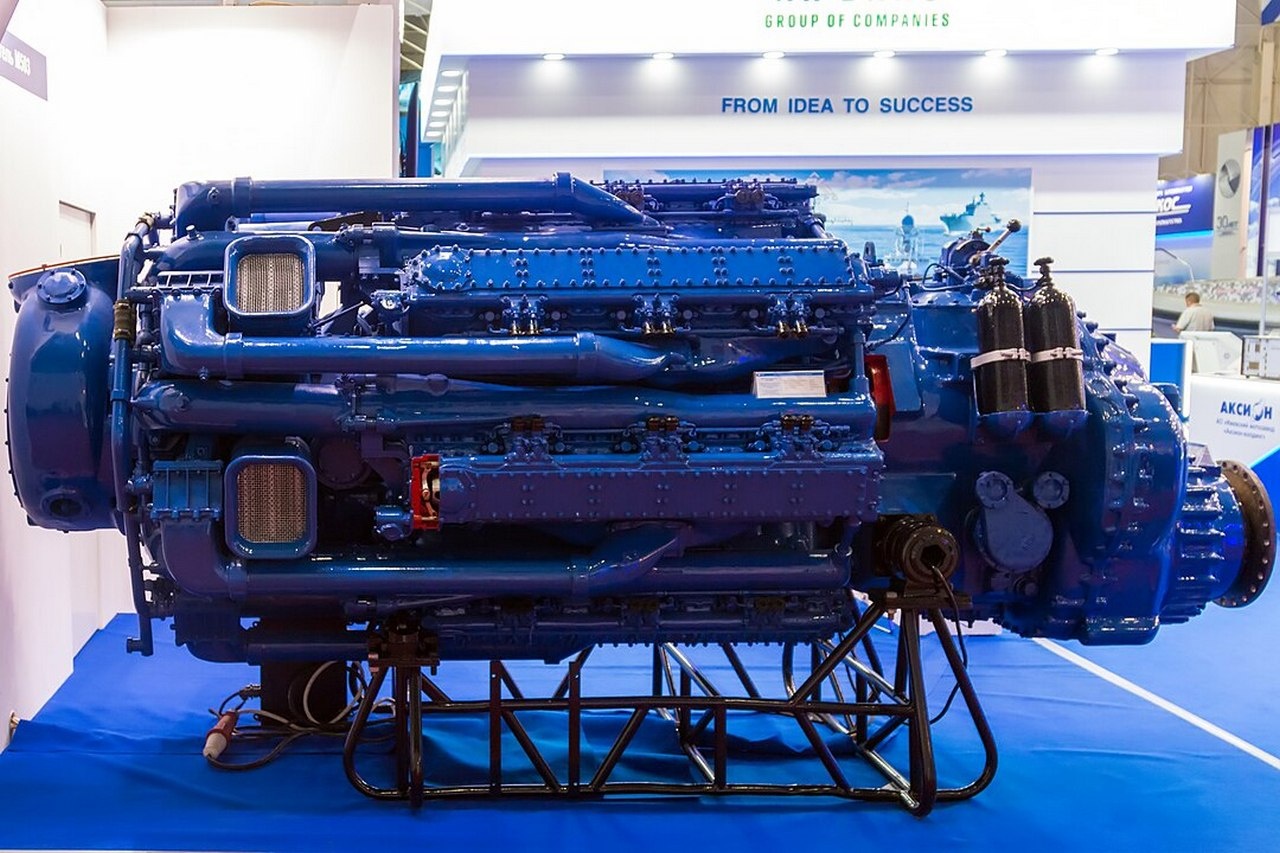 Судовой «звездообразный» дизельный двигатель М503 производства ПАО «Звезда».