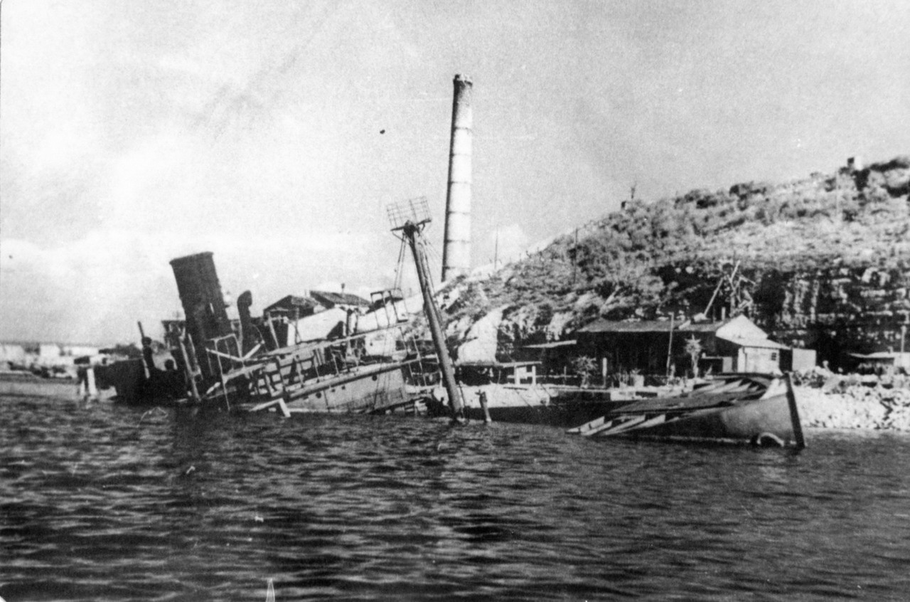 Пароход «Георгий Димитров», потопленный немецкой авиацией в Южной бухте Севастополя.