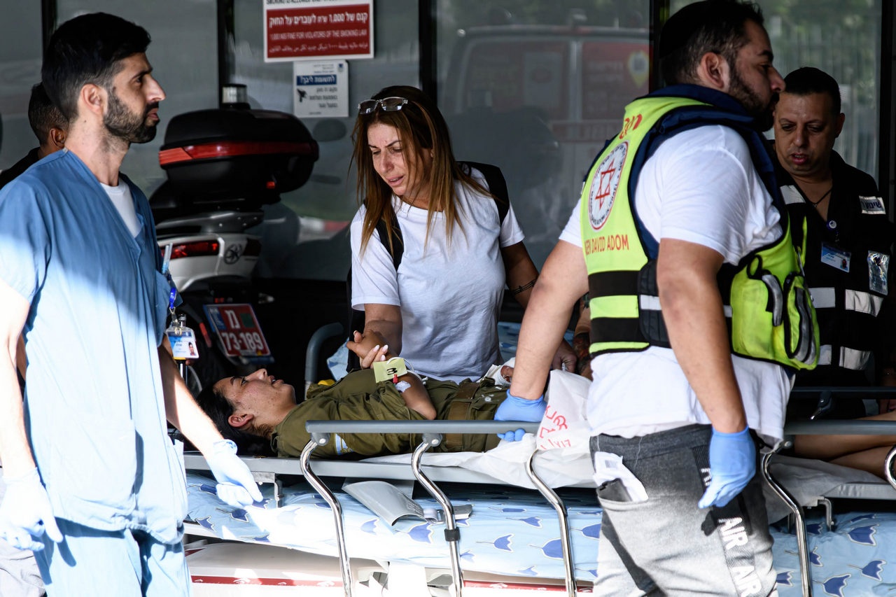 Раненая военнослужащая Армии обороны Израиля в госпитале Тель-Авива, 7 октября 2023 г.