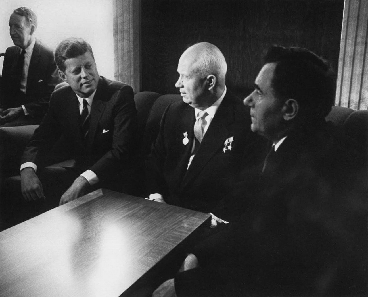 Никита Хрущёв и Джон Кеннеди.
