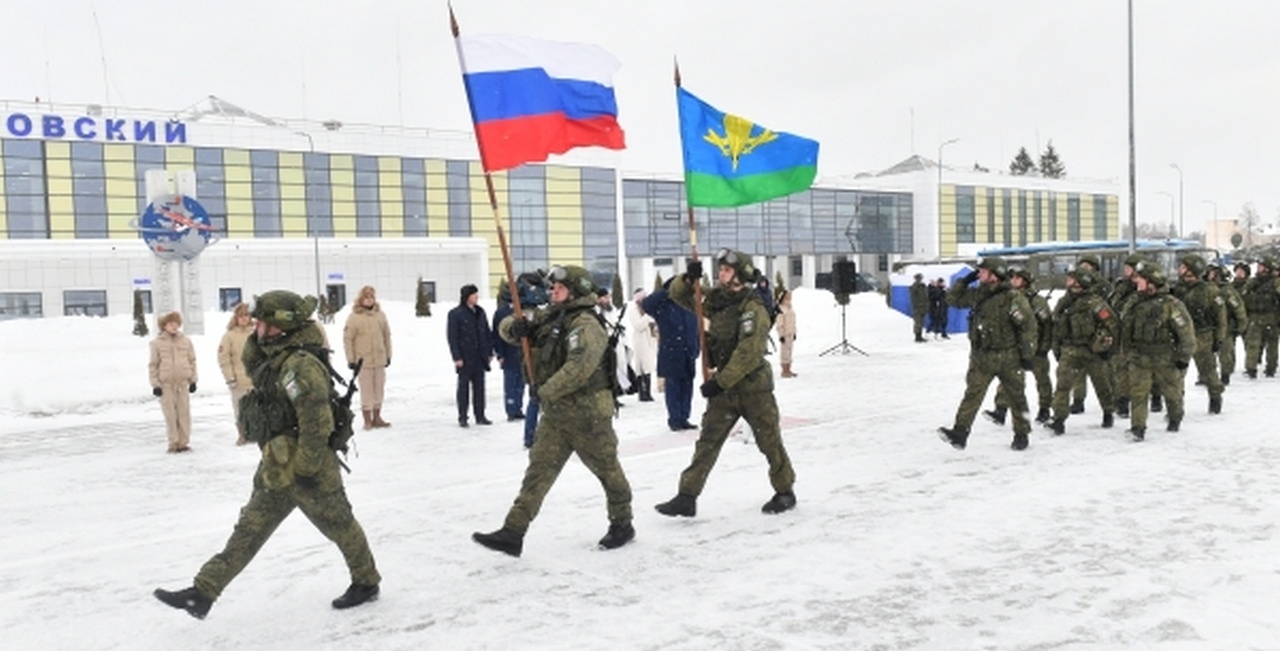 Военнослужащие российского контингента миротворческих сил ОДКБ, вернувшиеся после выполнения задач в Республике Казахстан, январь 2022 г.