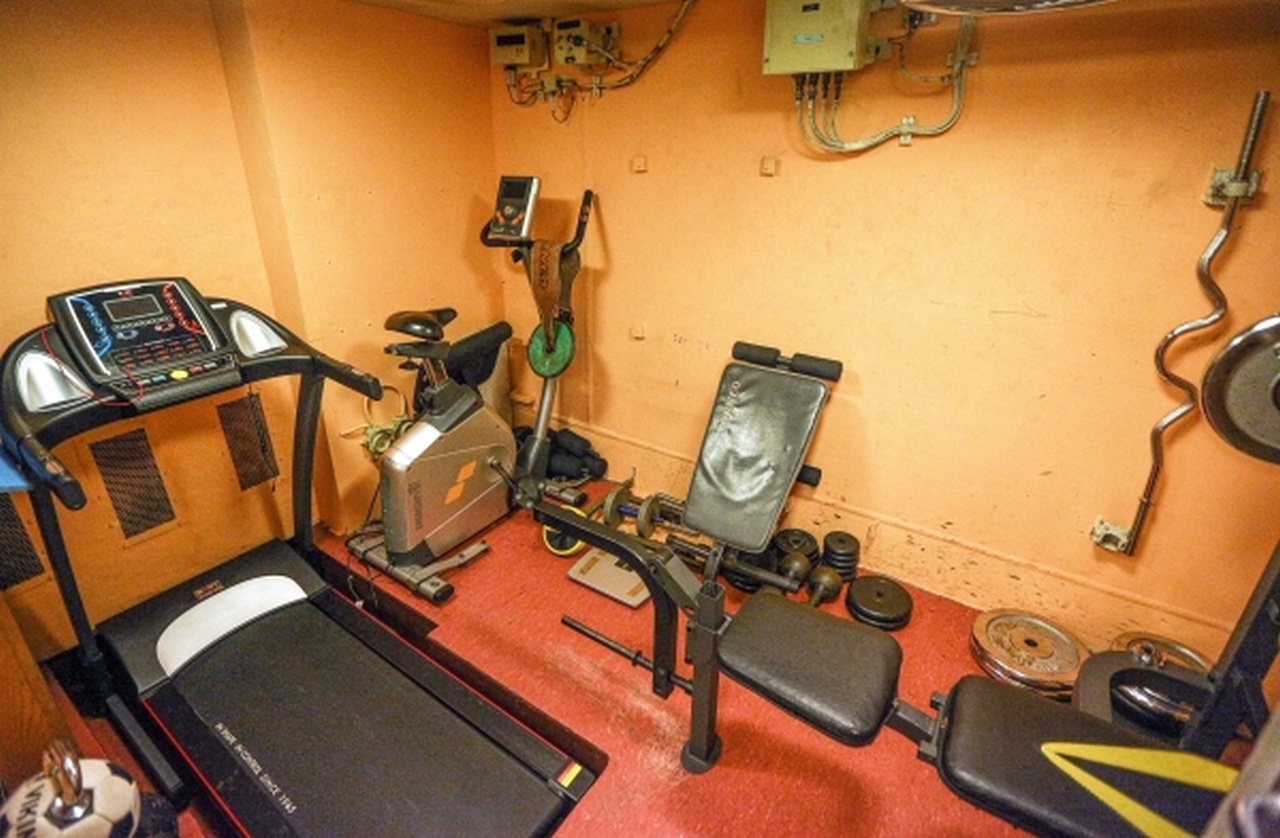 Спортивный зал на борту многоцелевой атомной подводной лодки «Северодвинск» проекта 885 «Ясень».
