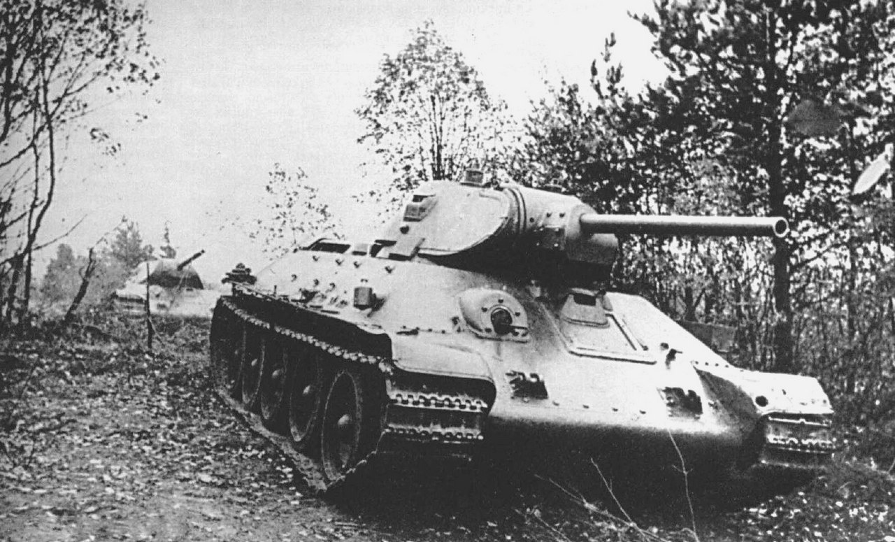 Т-34 на марше.