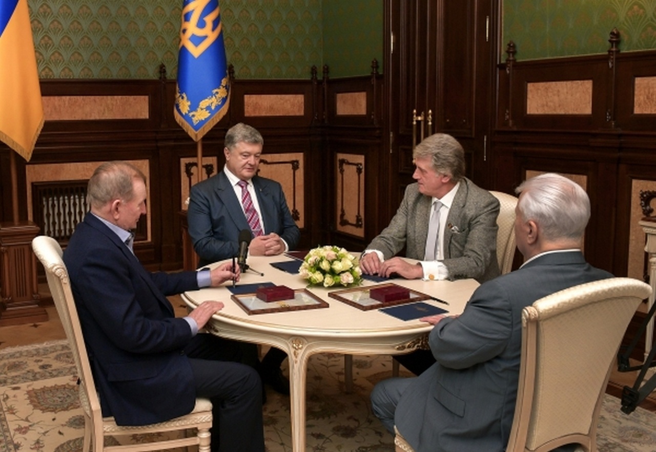 Экс-президенты Украины: Леонид Кучма, Пётр Порошенко, Виктор Ющенко и Леонид Кравчук. 