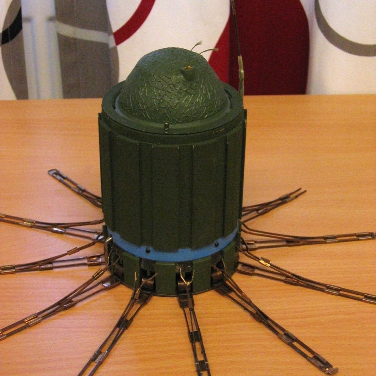 Противотанковая мина АТ-2 (муляж).