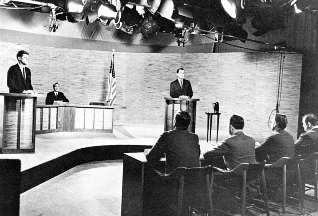 Первые в истории США телевизионные президентские дебаты между Джоном Ф. Кеннеди и Ричардом Никсоном состоялись 26 сентября 1960 года.