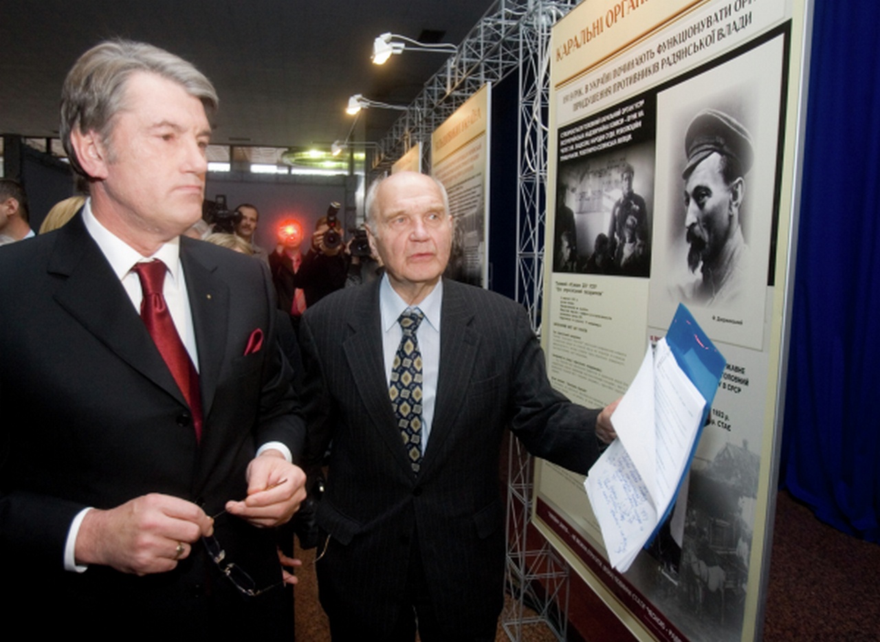 Президент Украины Виктор Ющенко на выставке «Голодомор 1932-1933 годов - геноцид украинского народа», 2009 г.