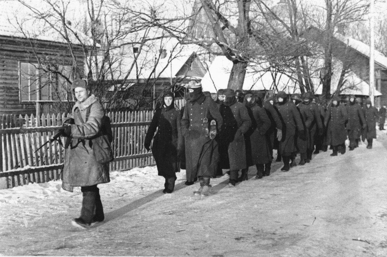 Немецкие военнопленные, захваченные в первый день советского контрнаступления под Москвой, 7 декабря 1941 г.
