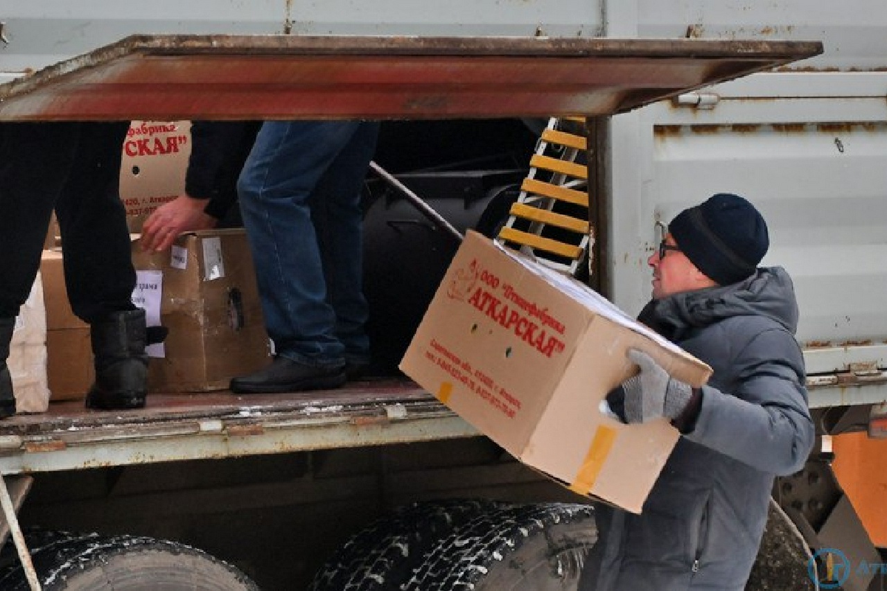 Жители Аткарска (Саратовская область) подготовили к отправке бойцам СВО более пяти тонн подарков к Новому году.