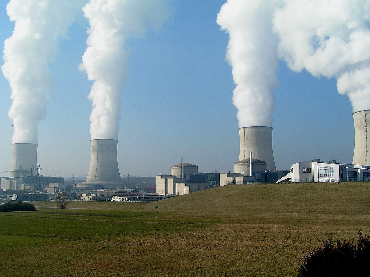 Когда почти две трети электричества в стране вырабатывают атомные станции, нужно много урана.